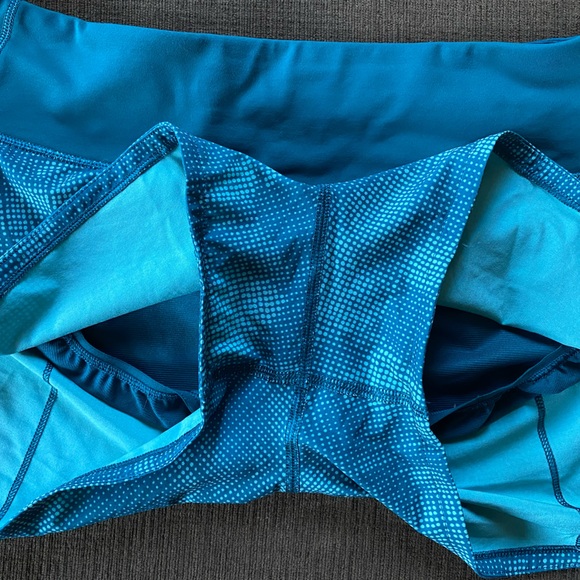 Like New Lululemon Speed Up Short Size 6 in Illusion Tidal Teal Pattern - Picture 3 of 9
